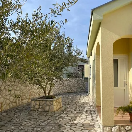 Mikecin Novigrad (Dalmatia)