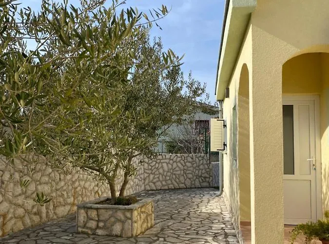 Mikecin Novigrad (Dalmatia)