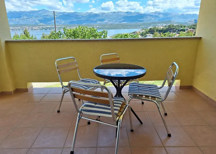 Mikecin Lägenhet Novigrad (Dalmatia)